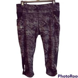 Athleta athletic cropped leggings size medium black and gray